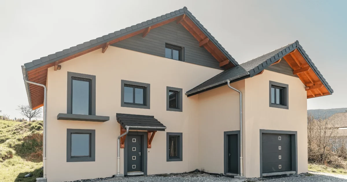 Apporter du rythme et de la chaleur aux façades avec le bardage Fiberdeck Weo essential